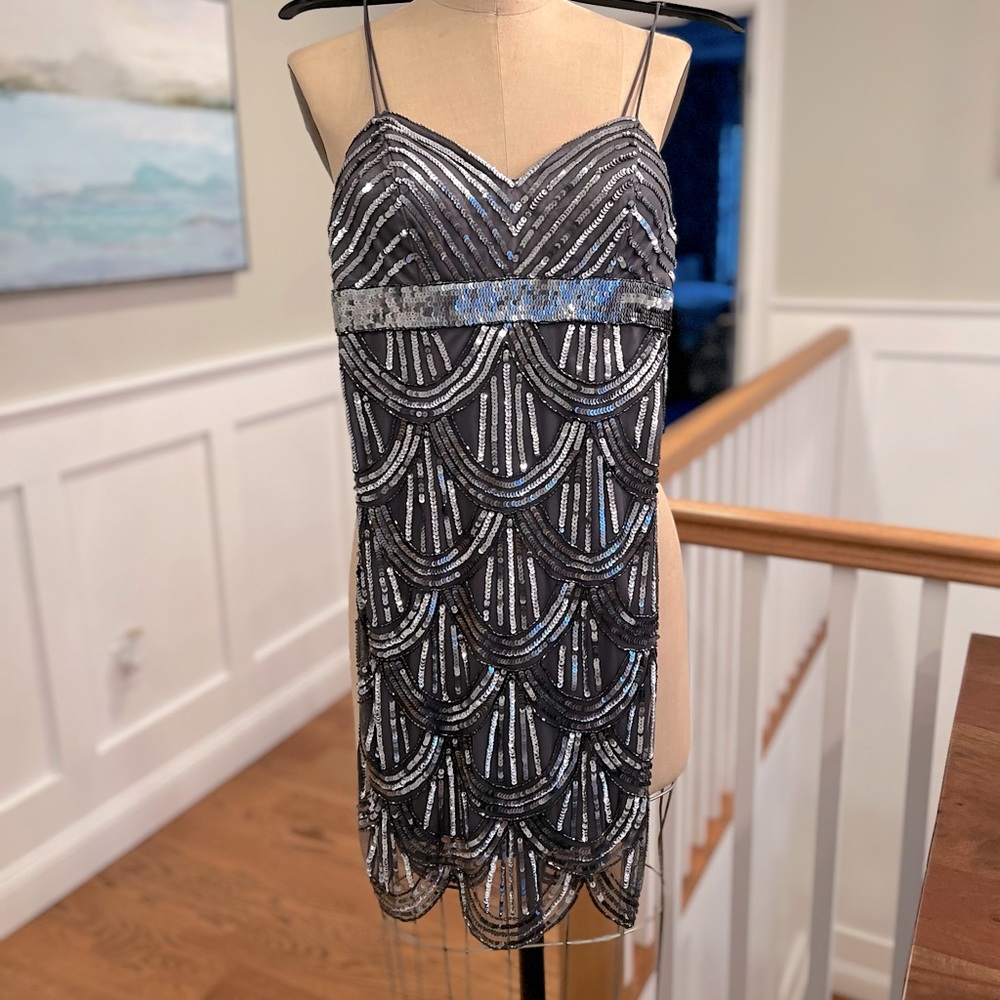 Sequin cocktail dress in grey & silver. Size 5/6